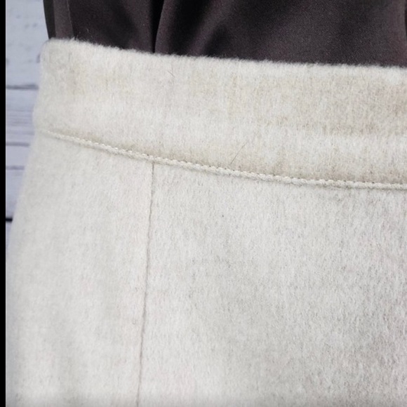 Burberry London 100% Cashmere Ivory Straight Pencil Skirt Women's - Picture 3 of 9